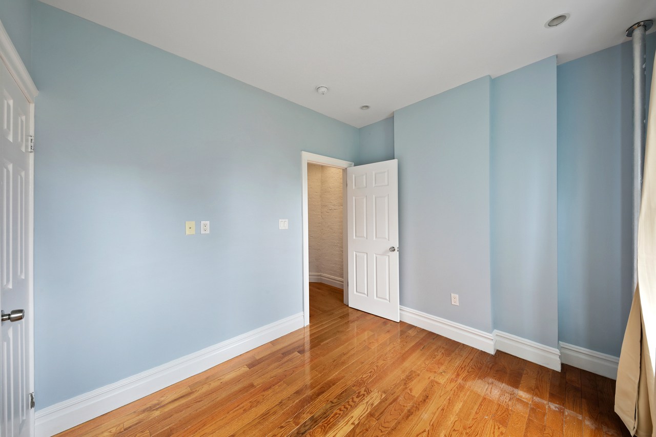 #710: Columbus Circle - Queen Bedroom B - #710: Columbus Circle - Gallery - 9