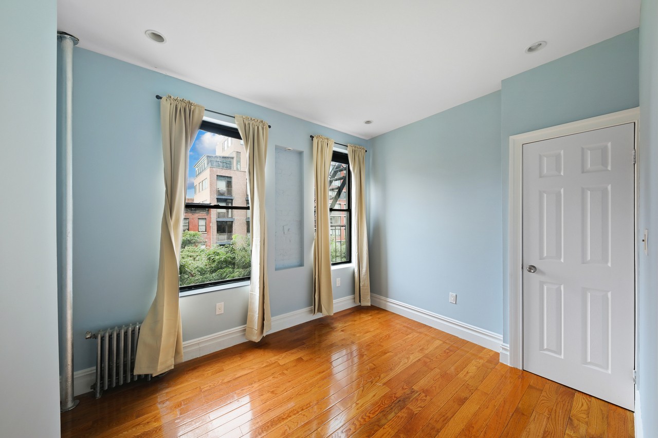 #710: Columbus Circle - Queen Bedroom B - 11