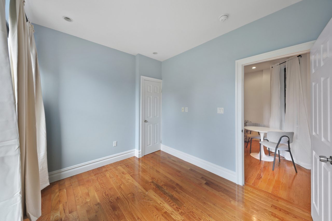 #710: Columbus Circle - Queen Bedroom B - 8