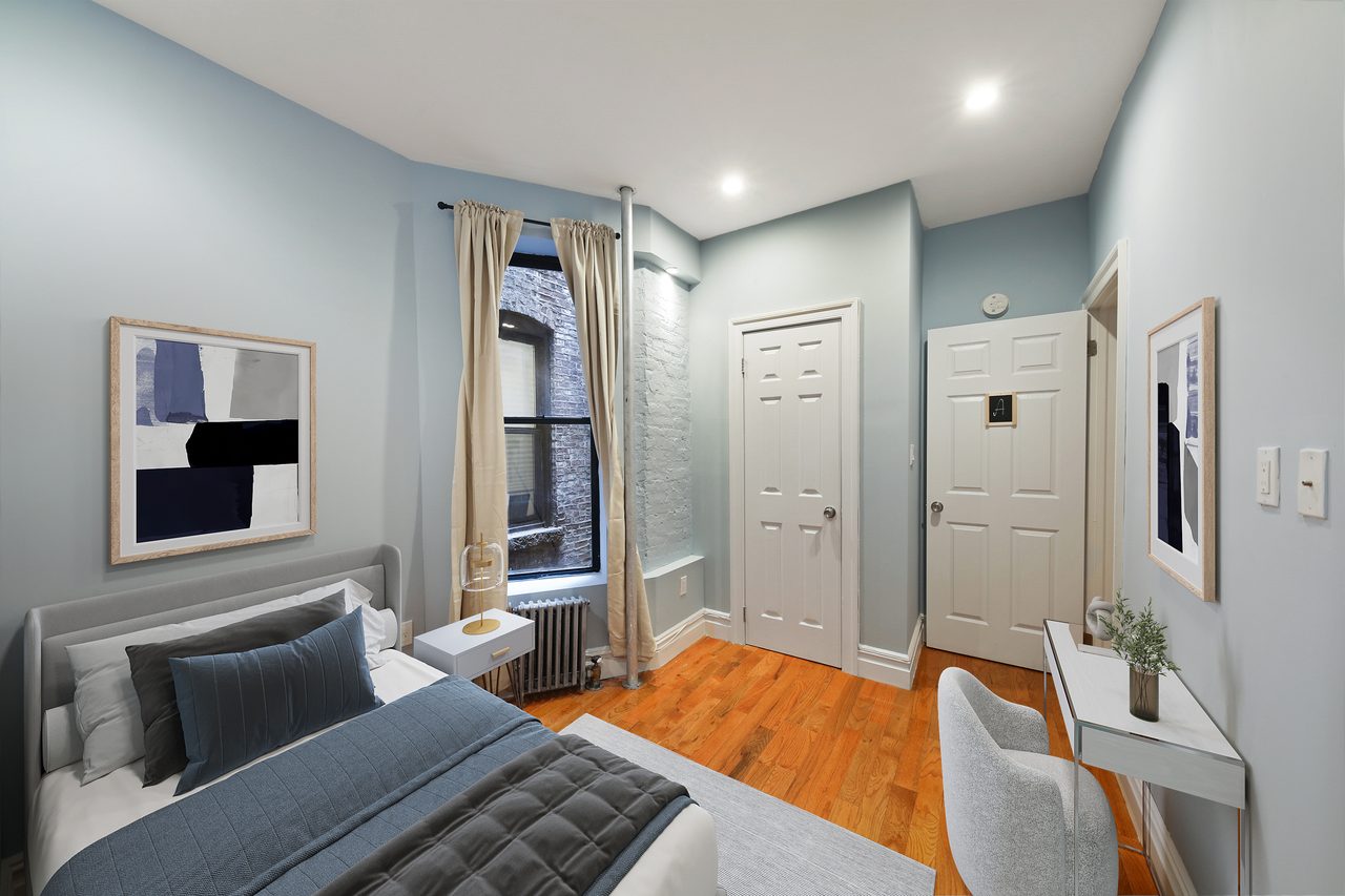 #710: Columbus Circle - Queen Bedroom A - 10