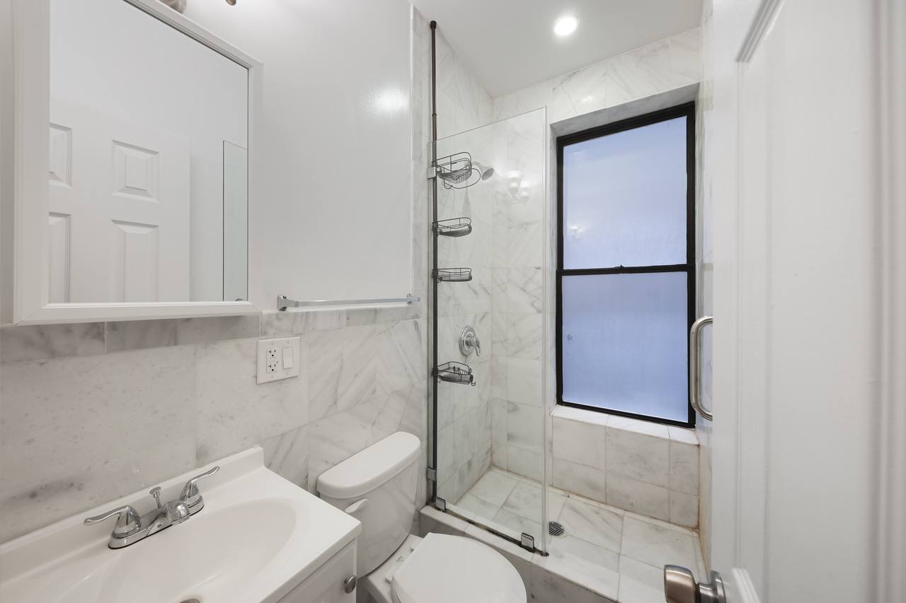 #710: Columbus Circle - Queen Bedroom A - 3