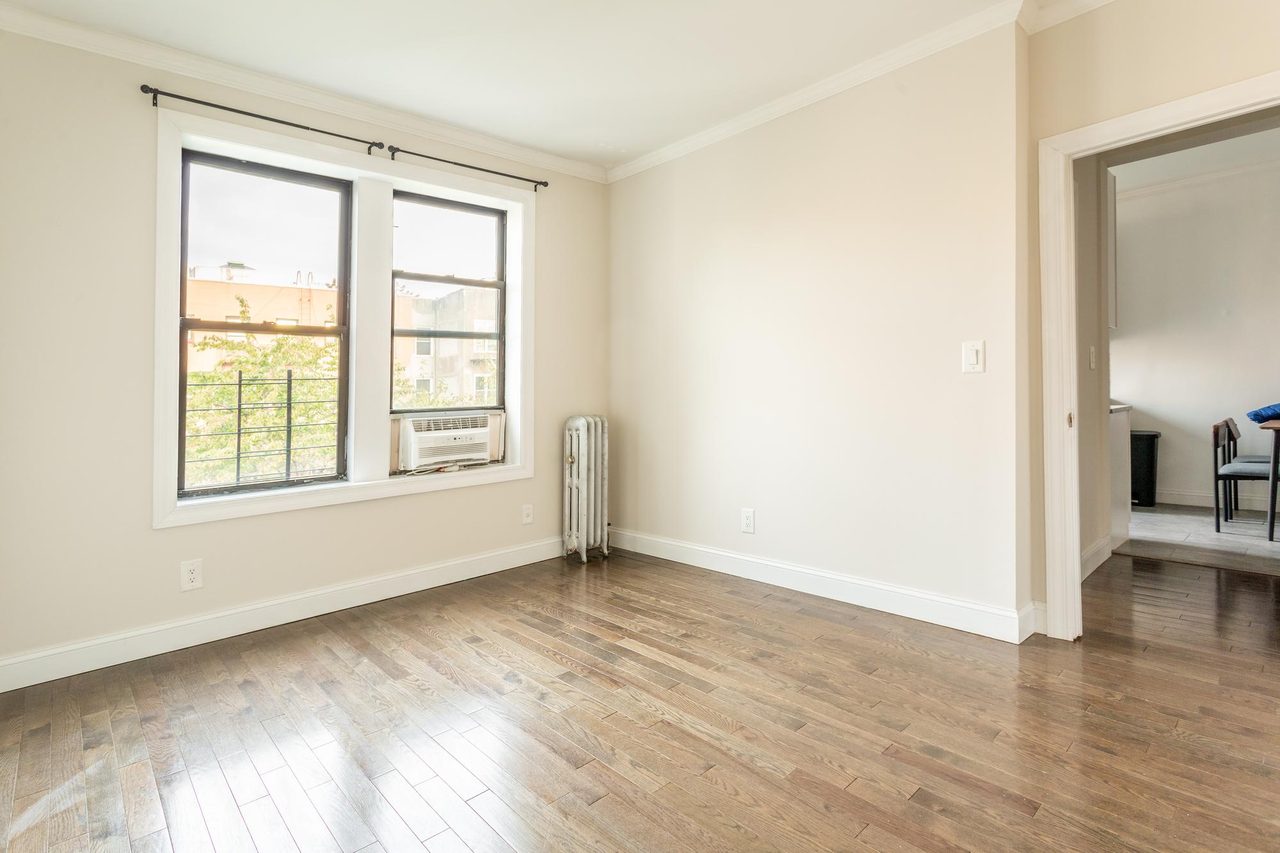 #1609: Astoria - Queen Bedroom D - 15