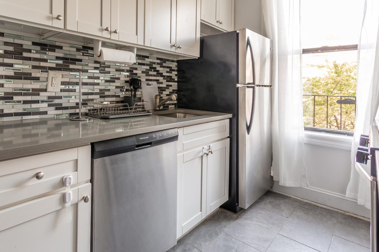  #1609: Astoria - Queen Bedroom A  -  #1609: Astoria  - Gallery -  7