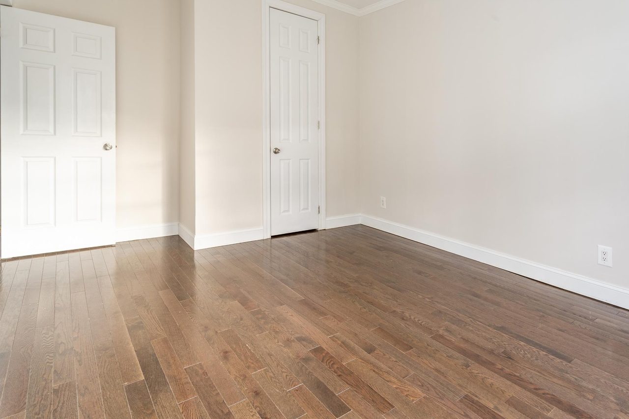 #1609: Astoria - Queen Bedroom A - 5