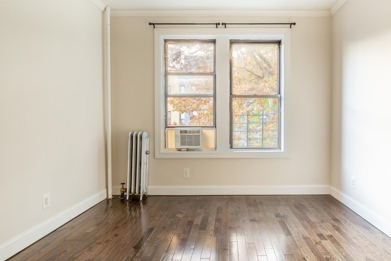 #1609: Astoria - Queen Bedroom A - 3
