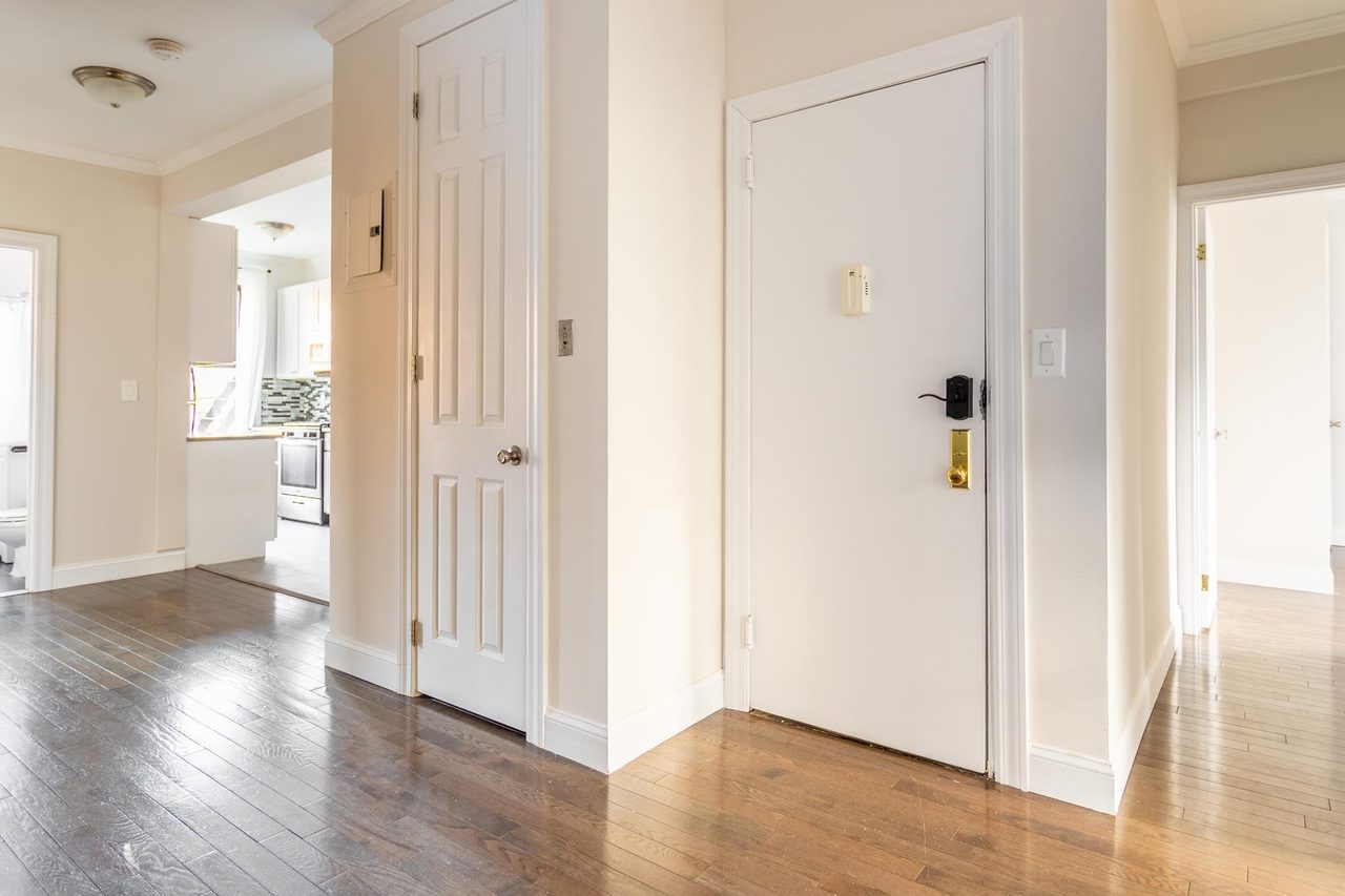#1609: Astoria - Queen Bedroom A - 13
