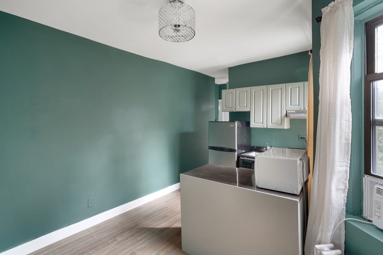 #566: East Village - 1 Bedroom (Queen) - #566: East Village - Gallery - 19