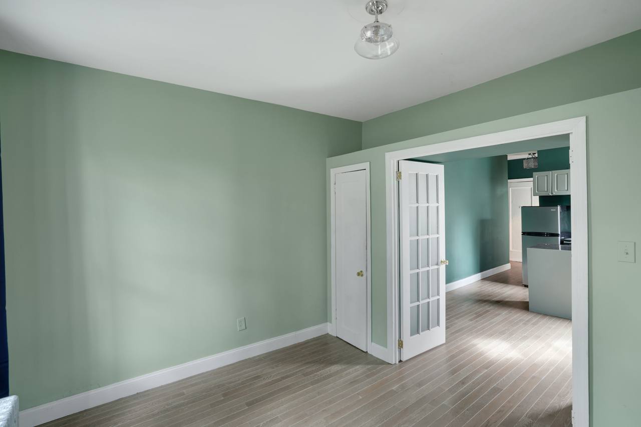 #566: East Village - 1 Bedroom (Queen) - 3