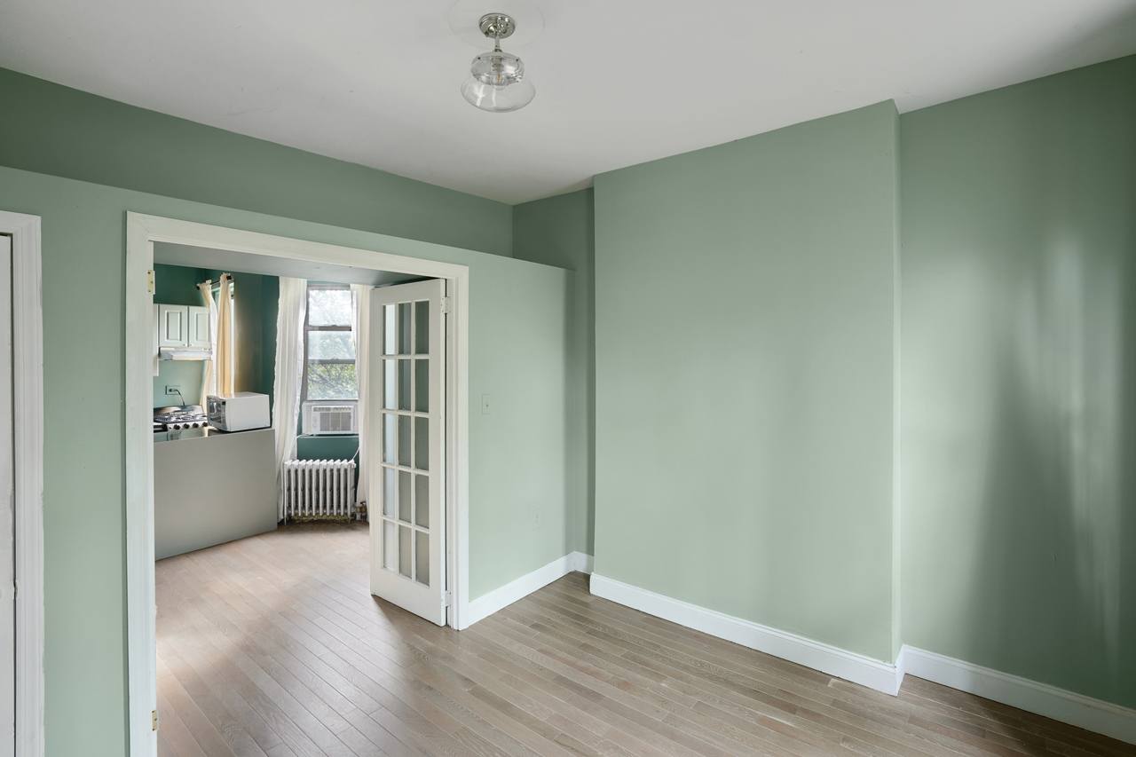 #566: East Village - 1 Bedroom (Queen) - 2