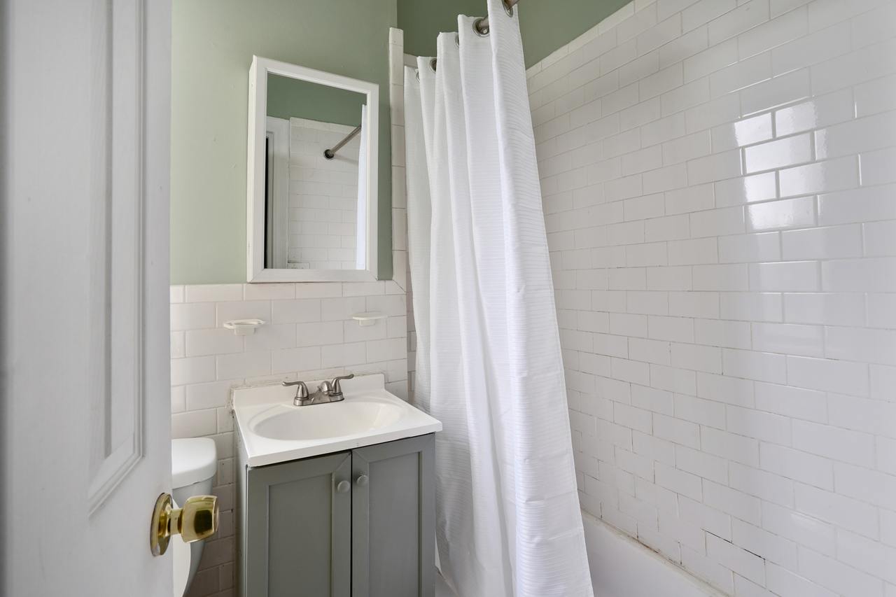 #566: East Village - 1 Bedroom (Queen) - 15