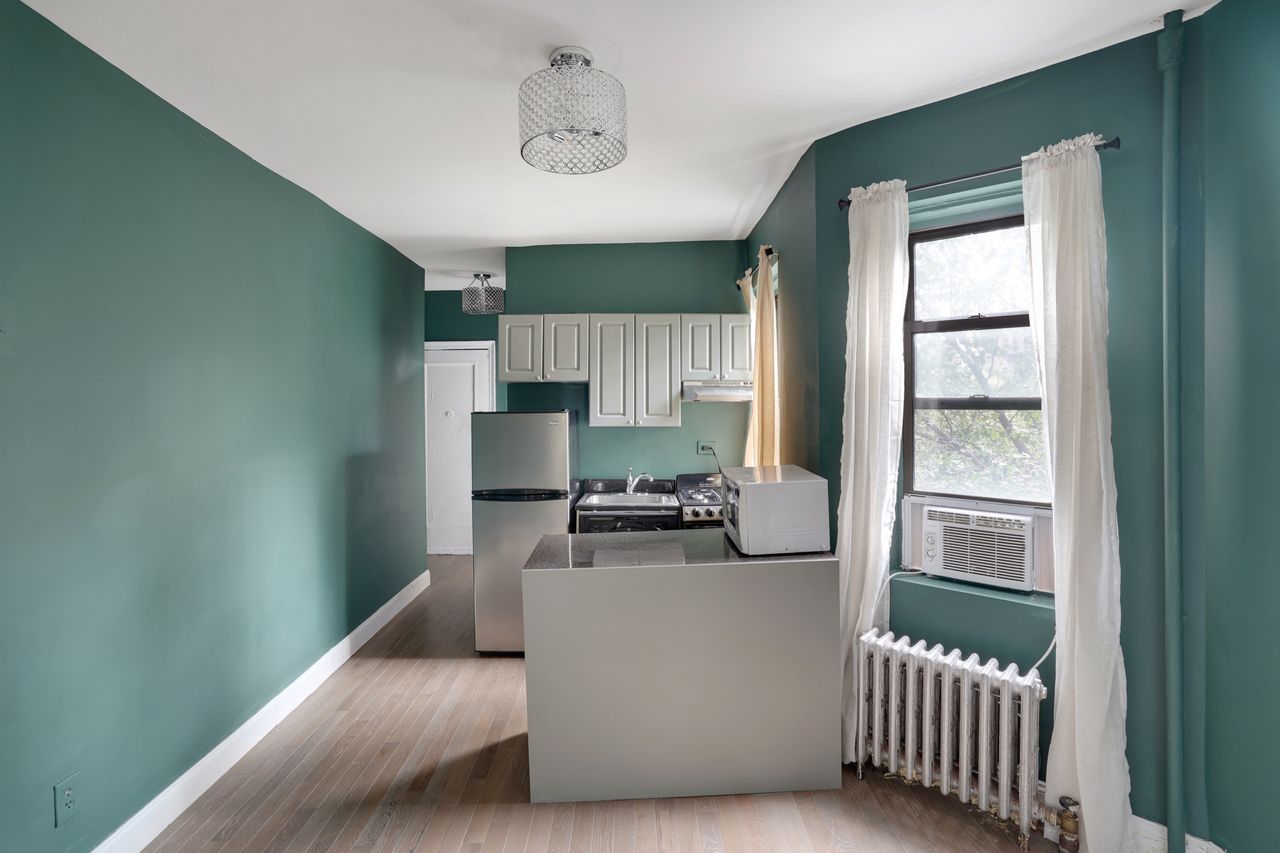  #566: East Village - 1 Bedroom (Queen)  -  #566: East Village  - Gallery -  20