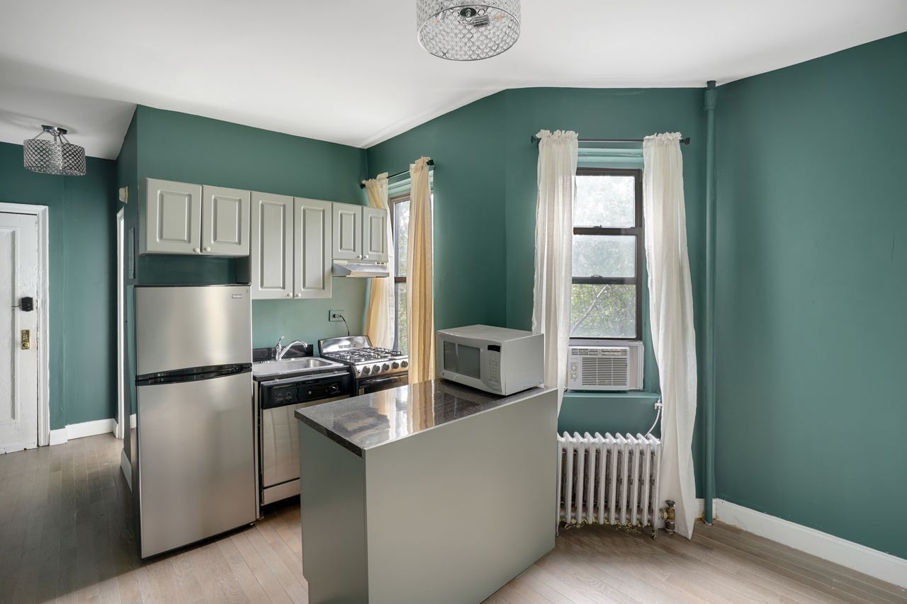  #566: East Village - 1 Bedroom (Queen)  -  #566: East Village  - Gallery -  11