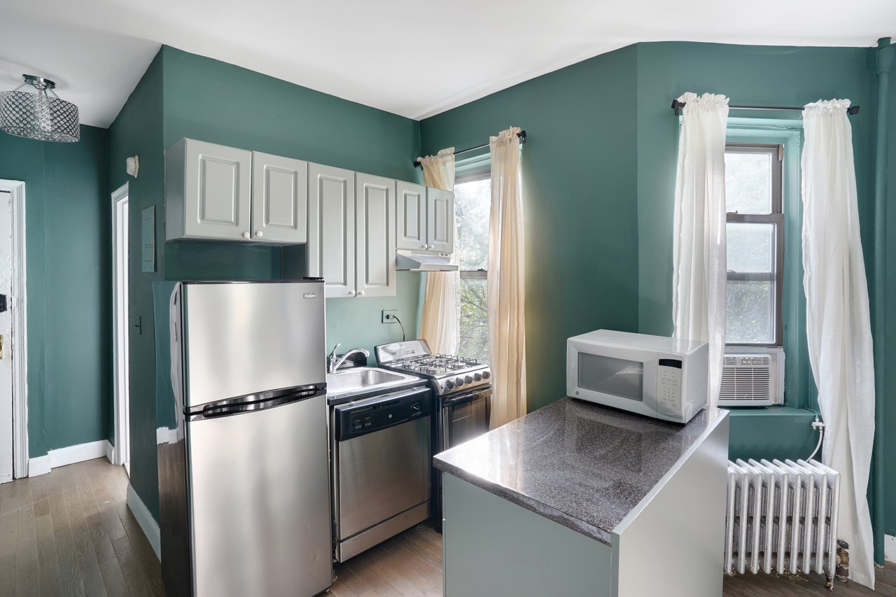 #566: East Village - 1 Bedroom (Queen) - 17
