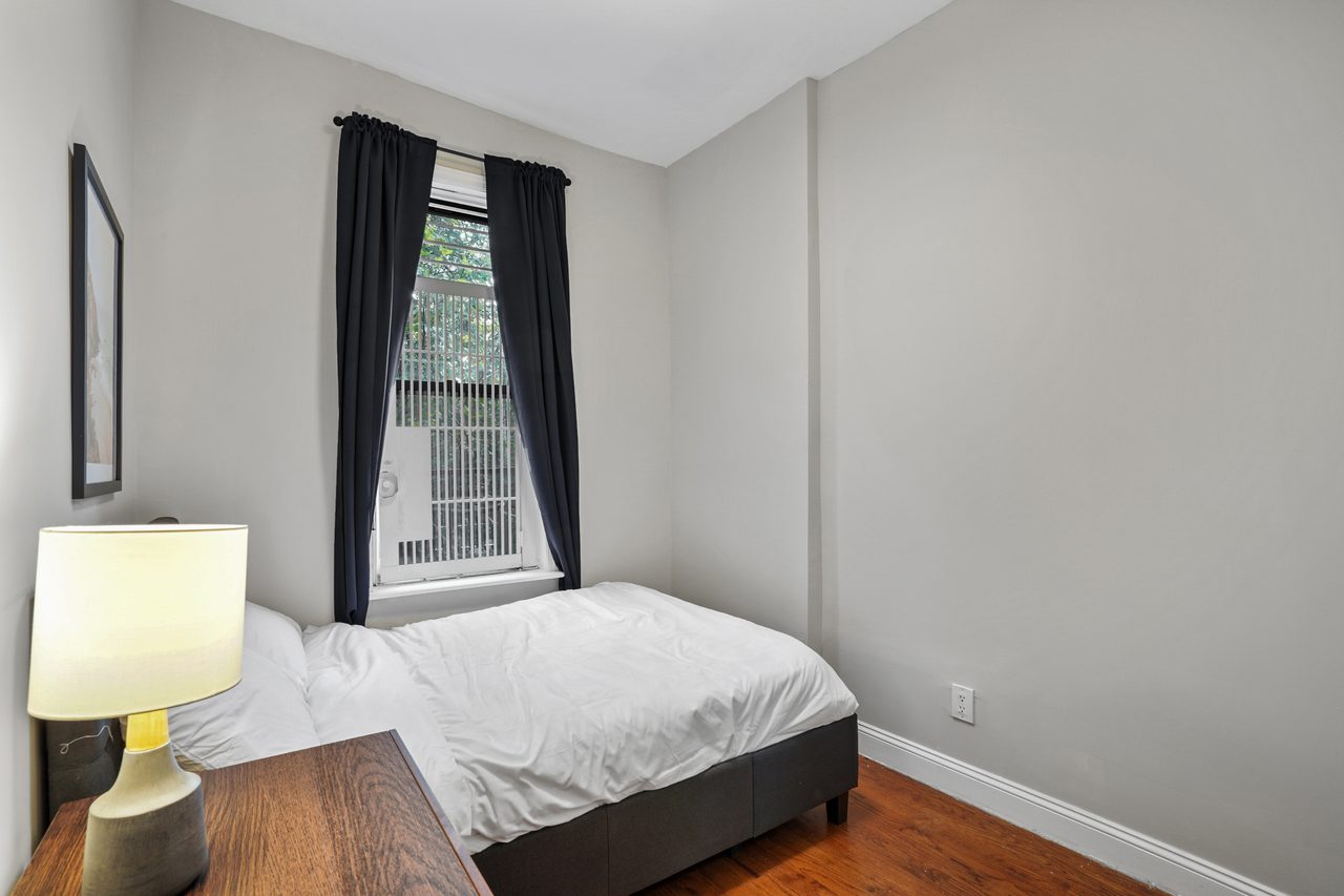 #957: Crown Heights - Queen Bedroom D - #957: Crown Heights - Gallery - 2