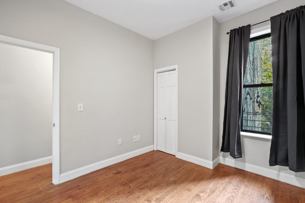 #957: Crown Heights - Full Bedroom C - #957: Crown Heights - Gallery - 8