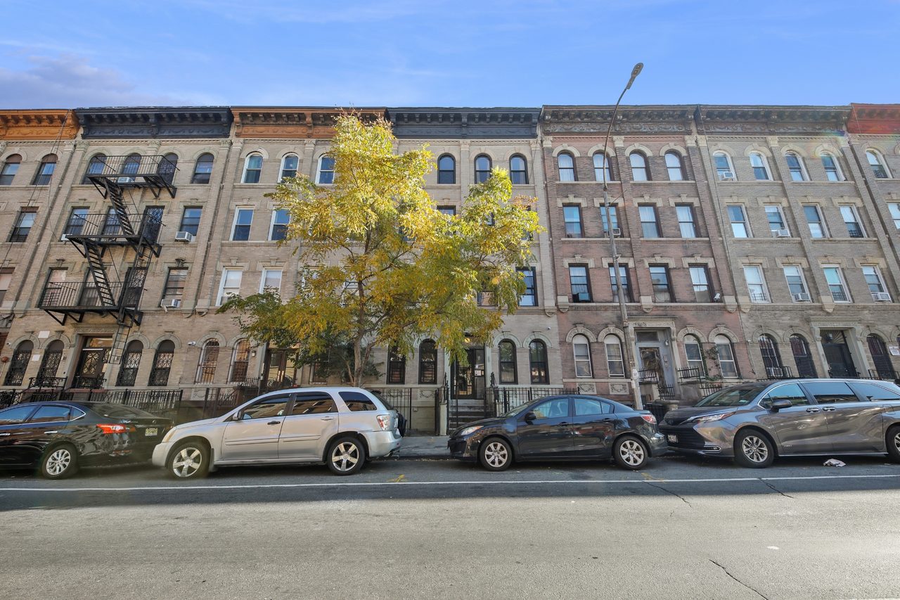 #957: Crown Heights - Full Bedroom B - #957: Crown Heights - Gallery - 12