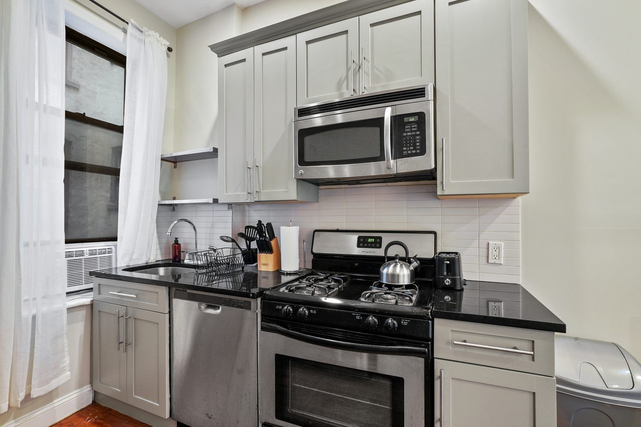 #957: Crown Heights - Full Bedroom B - #957: Crown Heights - Gallery - 7