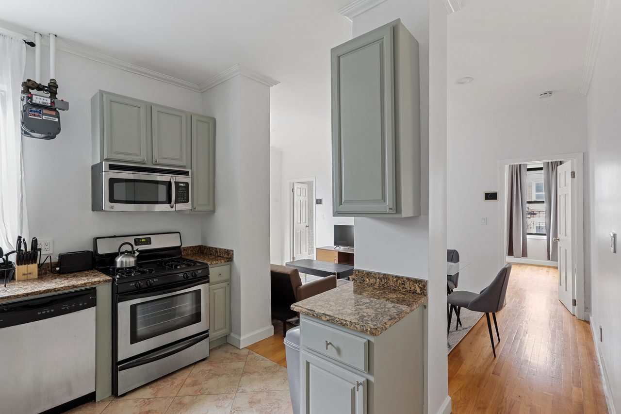  #779: Hamilton Heights - Full Bedroom D  -  #779: Hamilton Heights  - Gallery -  7