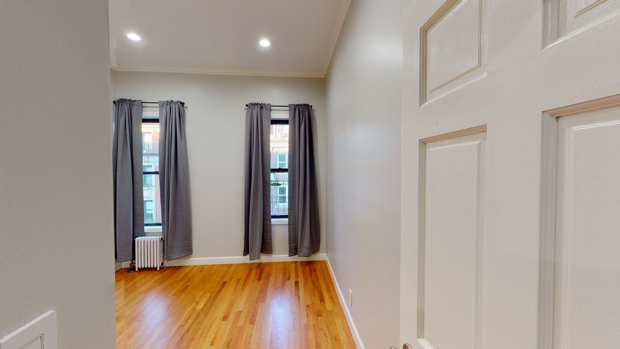 #779: Hamilton Heights - Queen Bedroom C - #779: Hamilton Heights - Gallery - 1