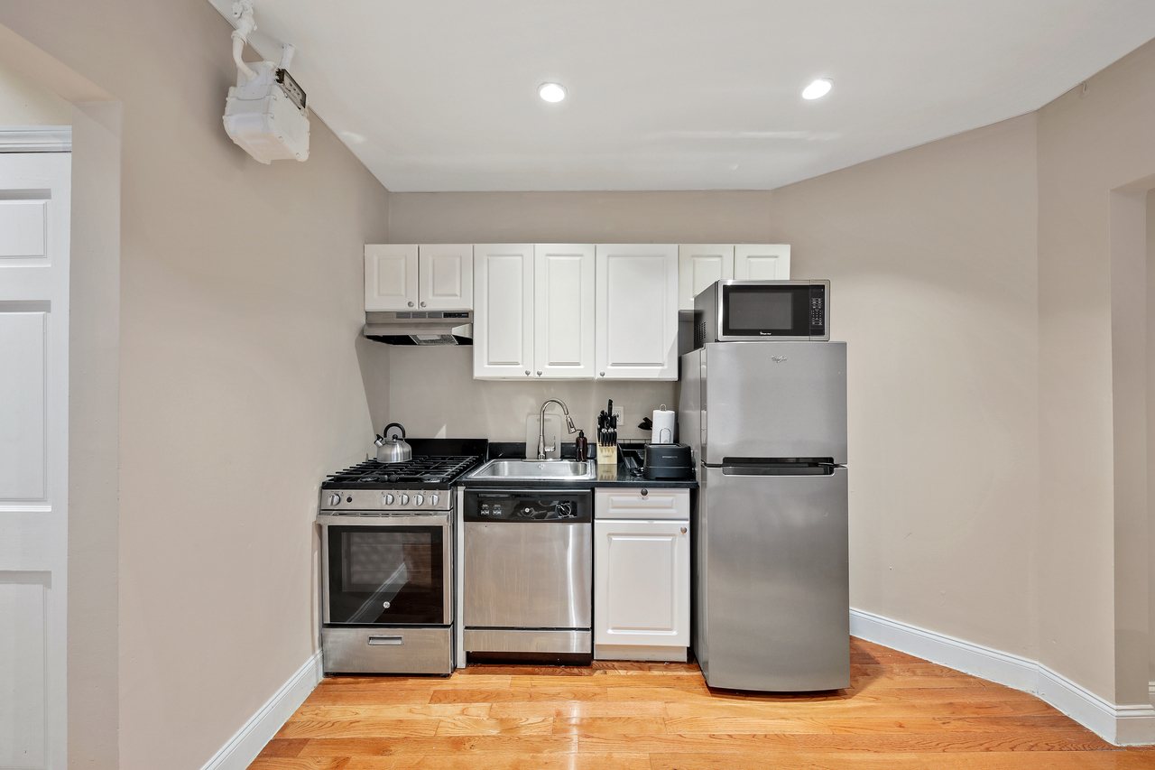  #746: East Harlem - Full Bedroom B  -  #746: East Harlem  - Gallery -  5