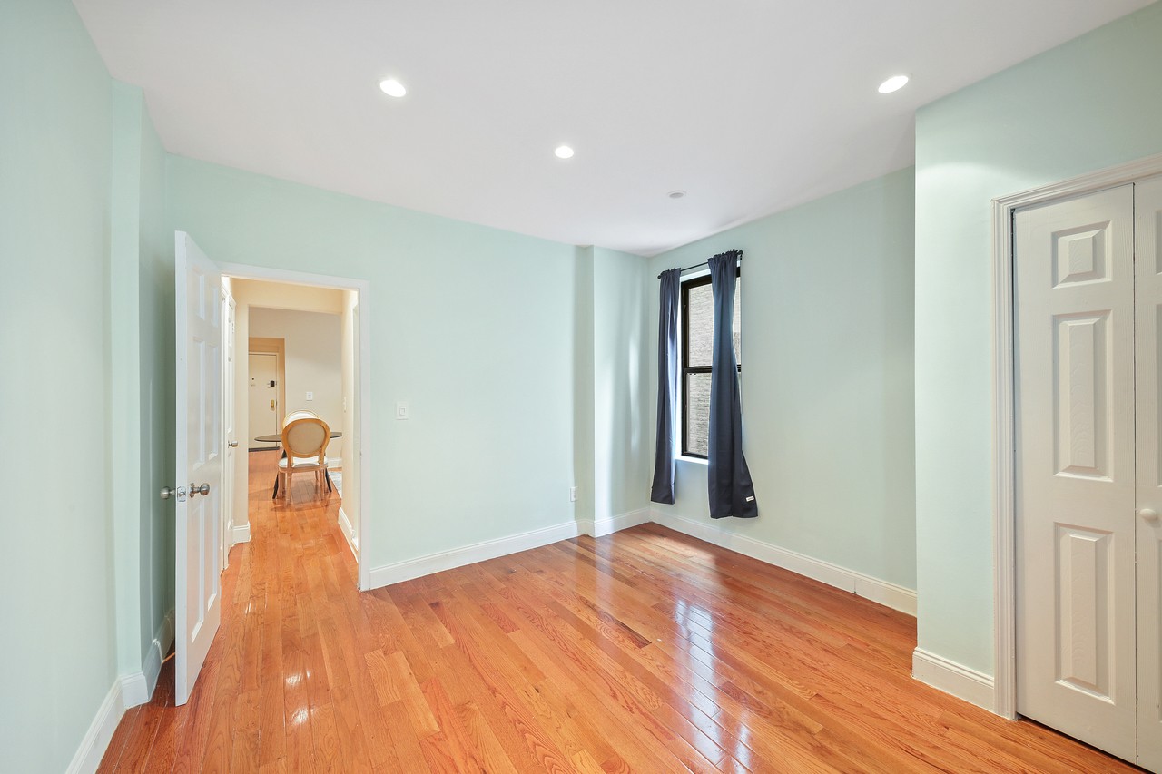  #746: East Harlem - Queen Bedroom A  -  #746: East Harlem  - Gallery -  9