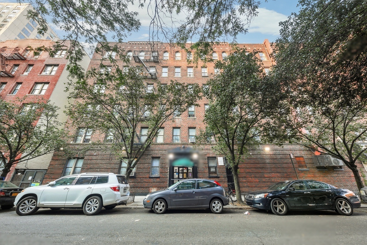  #746: East Harlem - Queen Bedroom A  -  #746: East Harlem  - Gallery -  2
