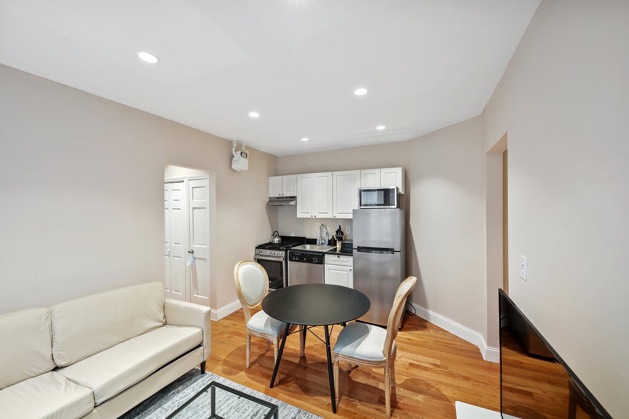  #746: East Harlem - Queen Bedroom A  -  #746: East Harlem  - Gallery -  6