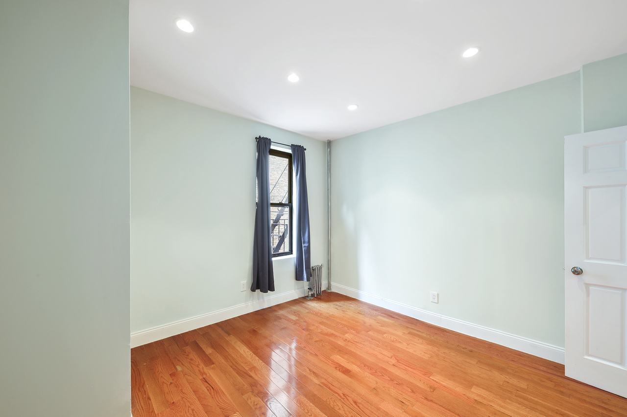  #746: East Harlem - Queen Bedroom A  -  #746: East Harlem  - Gallery -  8
