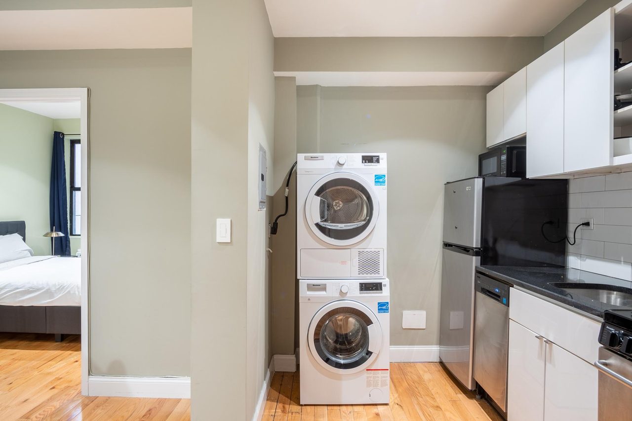  #556: East Village - 1 Bedroom (Queen)  -  #556: East Village  - Gallery -  6