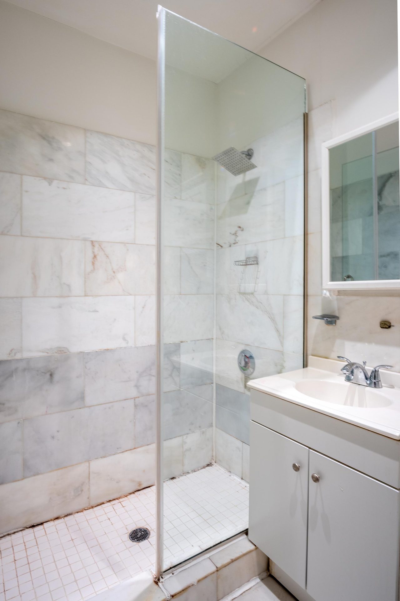 #556: East Village - 1 Bedroom (Queen) - #556: East Village - Gallery - 6