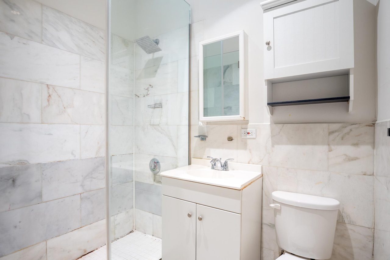  #556: East Village - 1 Bedroom (Queen)  -  #556: East Village  - Gallery -  3