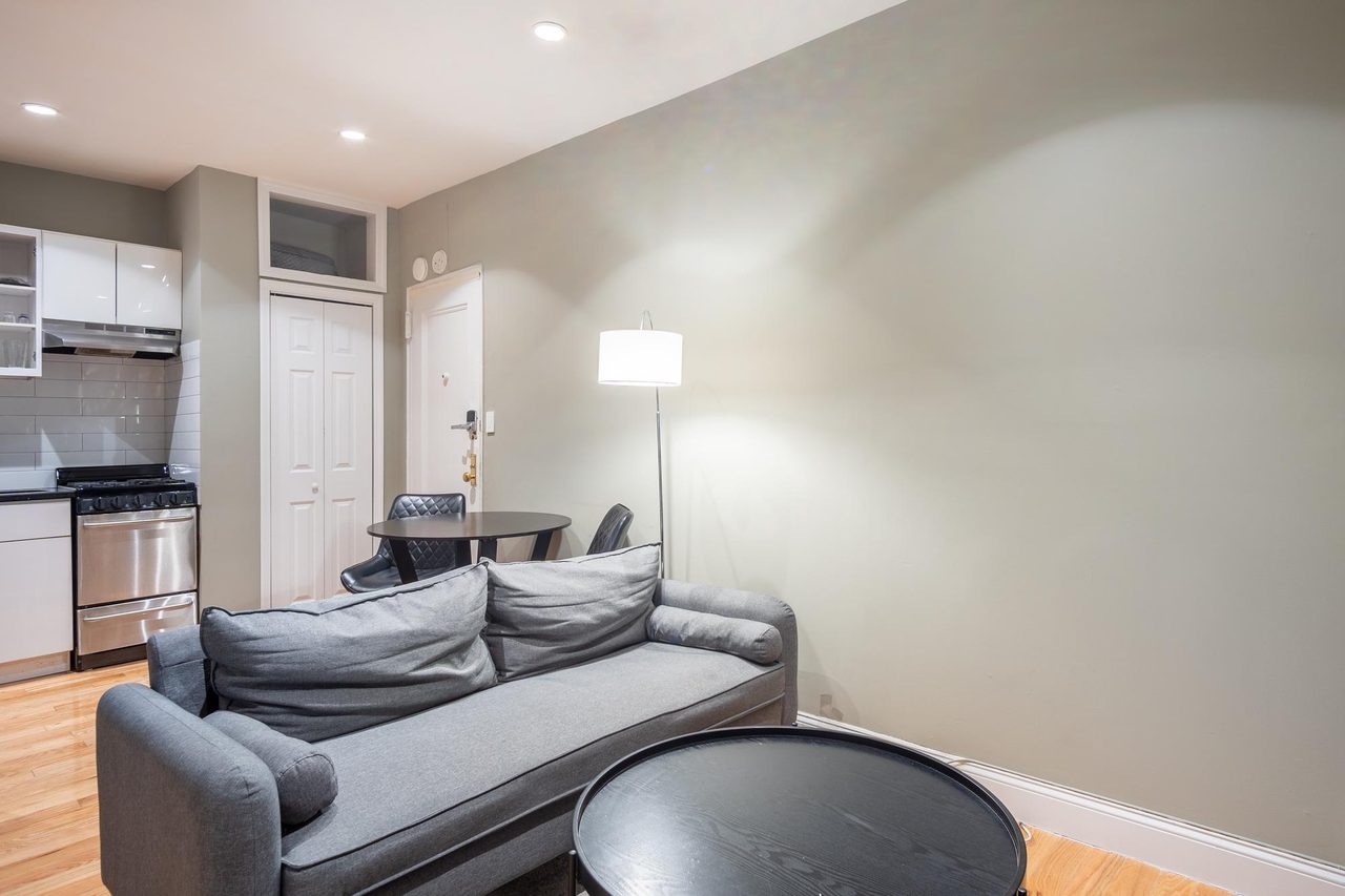 #556: East Village - 1 Bedroom (Queen) - #556: East Village - Gallery - 9
