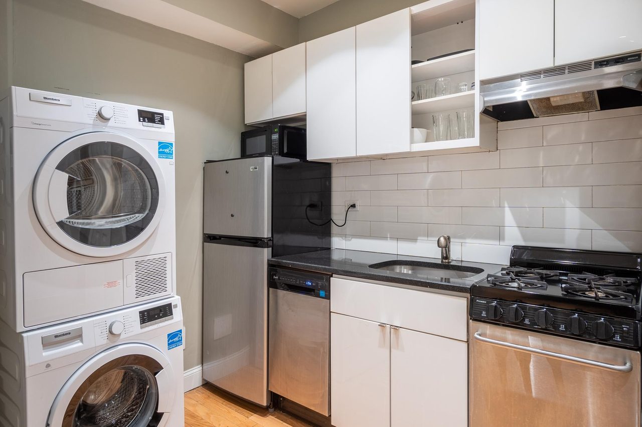 #556: East Village - 1 Bedroom (Queen) - #556: East Village - Gallery - 15