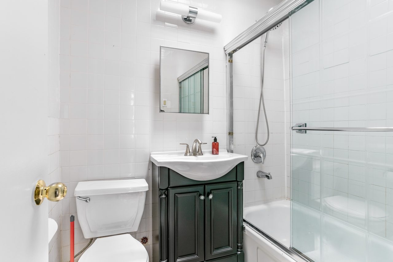 #1361: Lower East Side - Full Bedroom A - 4