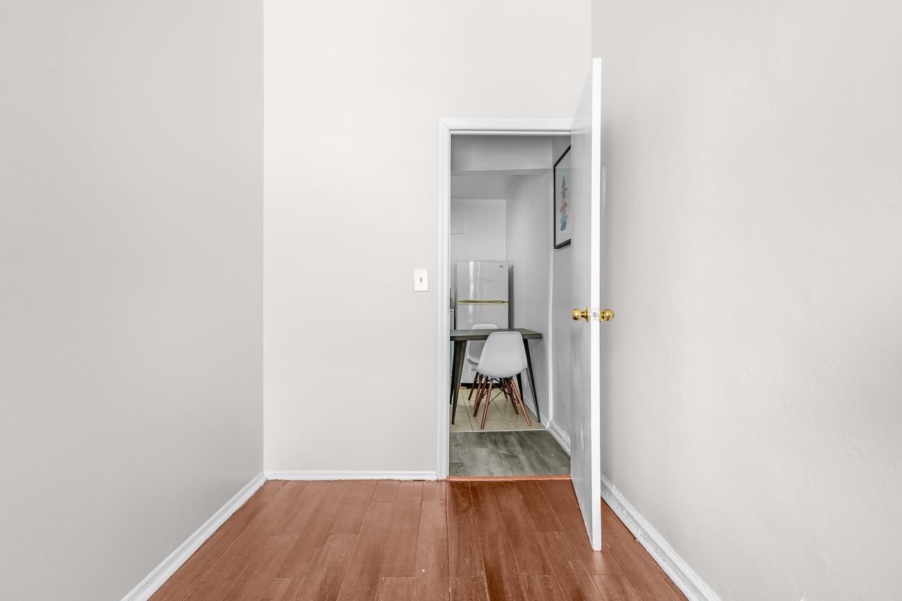 #1361: Lower East Side - Full Bedroom C - 9