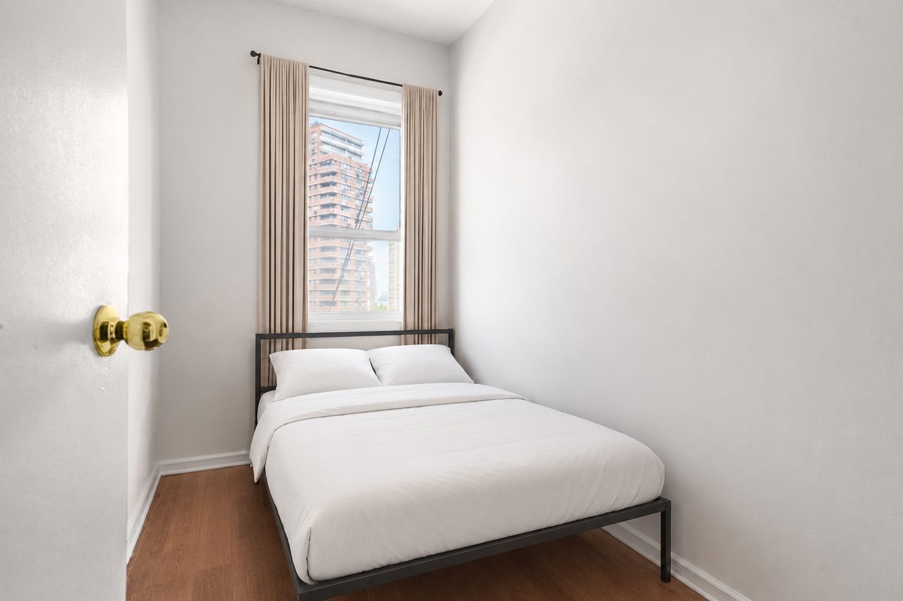 #1361: Lower East Side - Full Bedroom C - 5