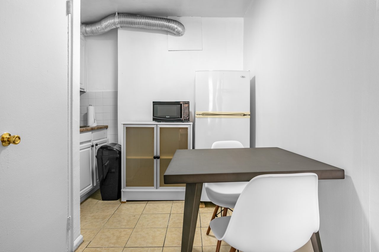 #1361: Lower East Side - Twin Bedroom B - 6