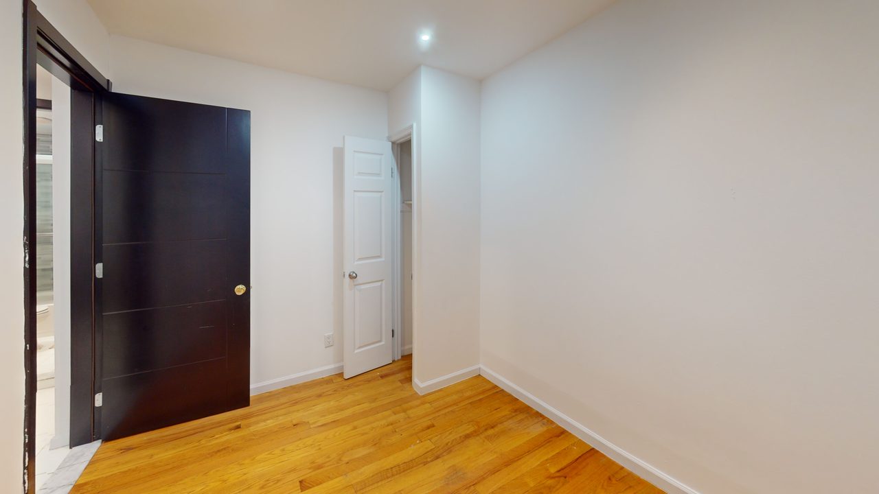 #1791: Upper West Side - Queen Bedroom D - 3