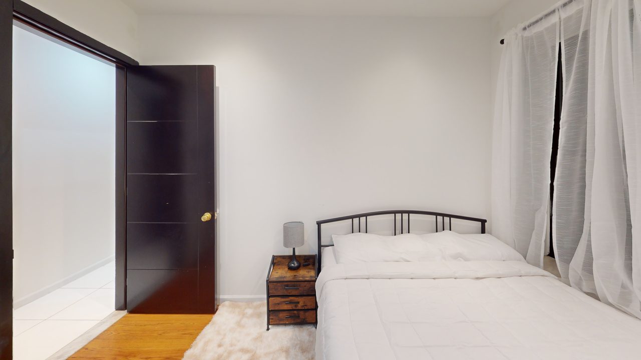 #1791: Upper West Side - Queen Bedroom B - 3