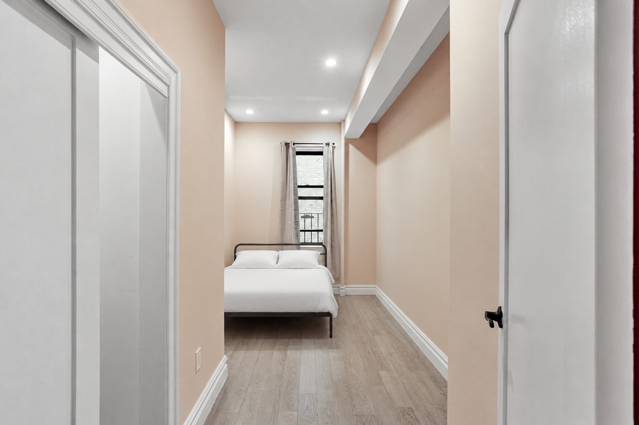 #696: East Harlem - Queen Bedroom B - 4