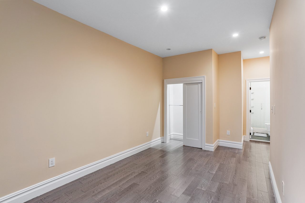 #696: East Harlem - Queen Bedroom C/w Private Bathroom - 4