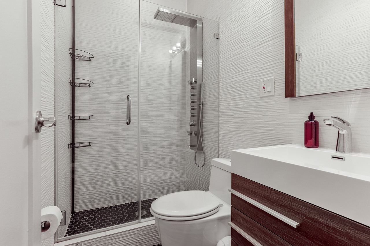 #696: East Harlem - Queen Bedroom C/w Private Bathroom - 12
