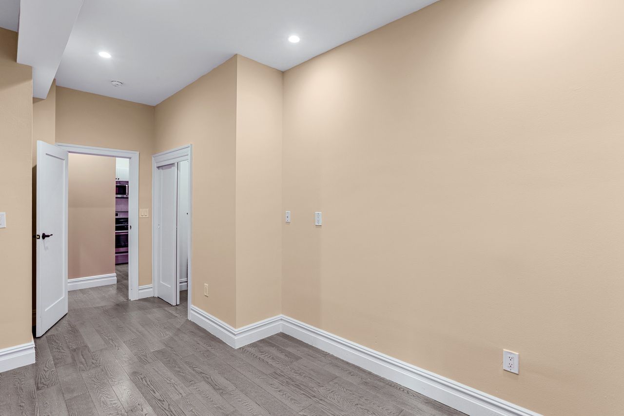 #696: East Harlem - Queen Bedroom C/w Private Bathroom - 5