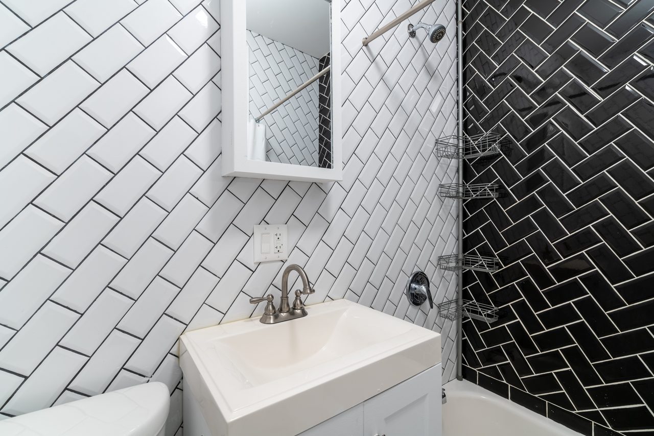 #892: Bushwick - Queen Bedroom A - 11