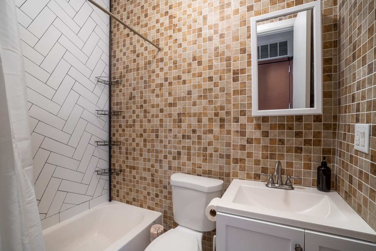 #892: Bushwick - Queen Bedroom A - 13