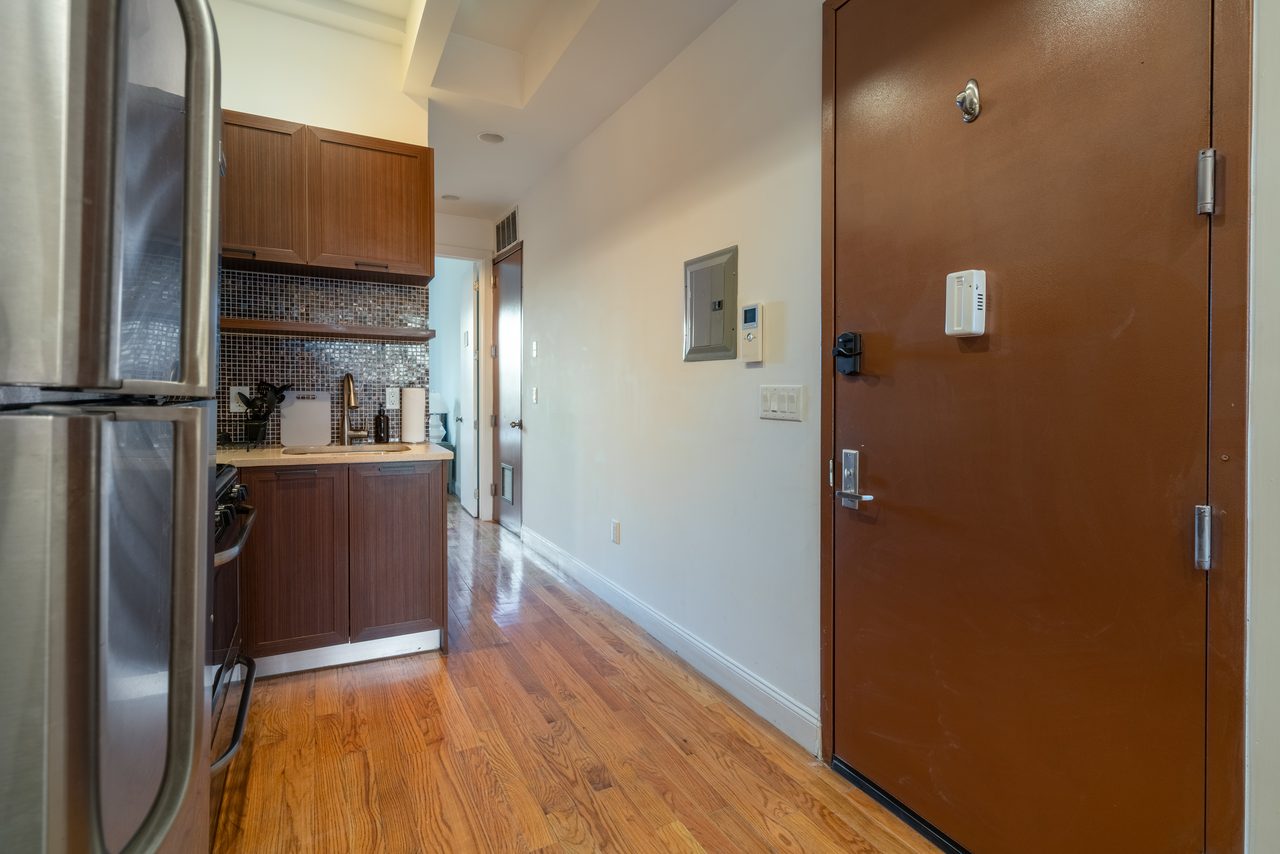 #892: Bushwick - Queen Bedroom A - 8
