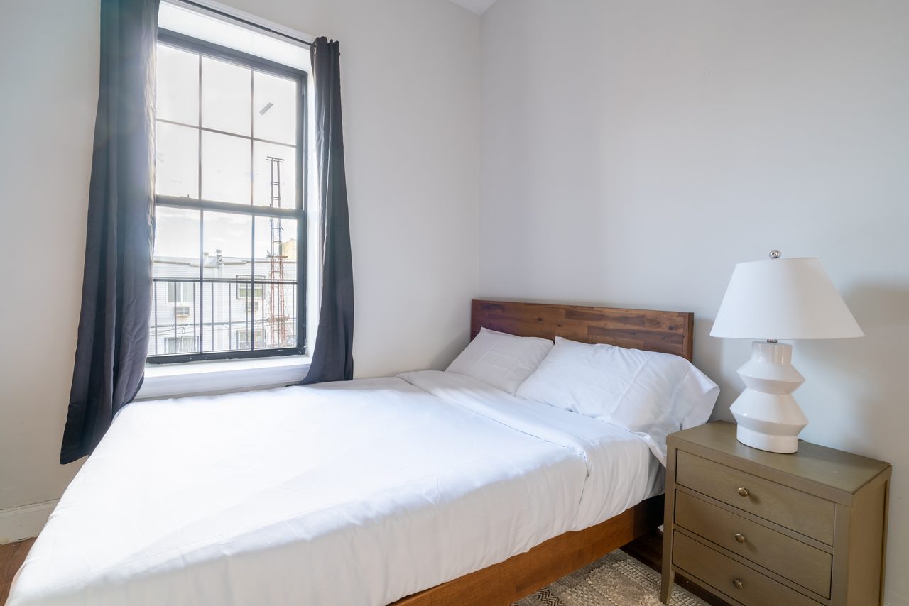 #892: Bushwick - Queen Bedroom C - 9