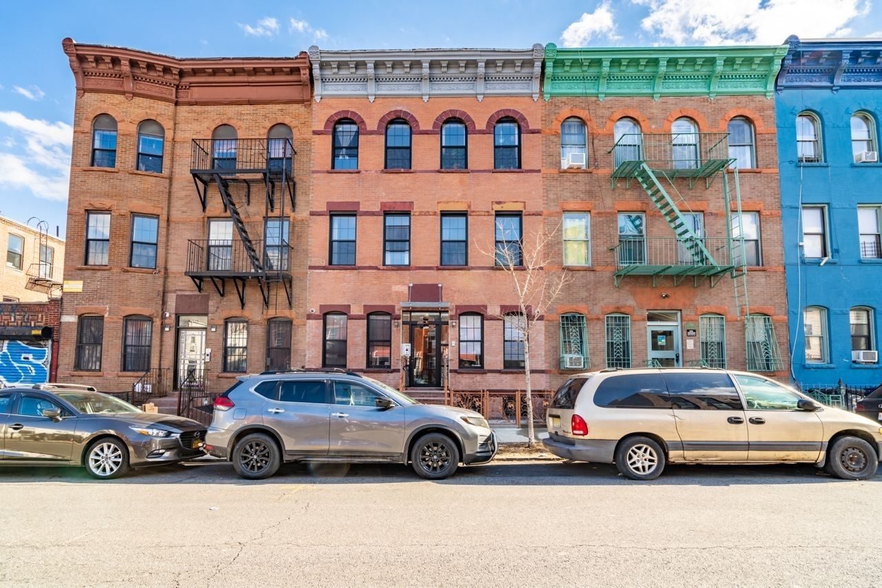 #892: Bushwick - Twin Bedroom B - 17