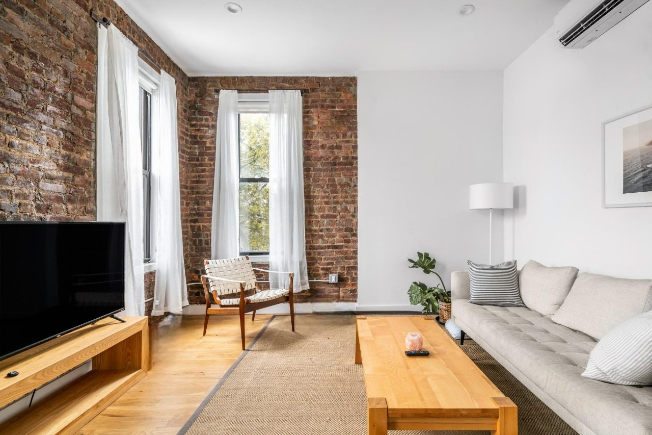  #1408: Ridgewood - Full Bedroom E (Furnished Only)  -  #1408: Ridgewood  - Gallery -  11