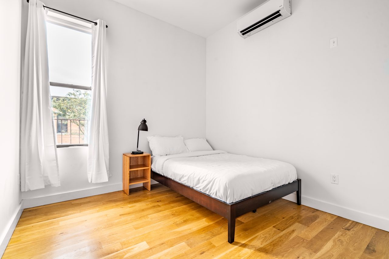  #1408: Ridgewood - Full Bedroom D (Furnished Only)  -  #1408: Ridgewood  - Gallery -  16